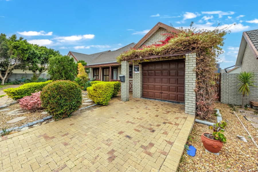 To Let 4 Bedroom Property for Rent in Jakarandas Western Cape